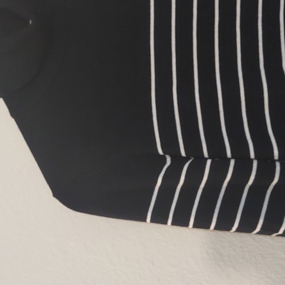 PRE OWNED MADISON GREY TURTLE NECK COLOR WHITE AND BLACK LONG SLEEVE SIZE M - Picture 3 of 11